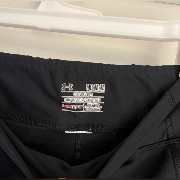 Medium Under Armour capris - Picture 3 of 3